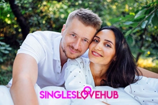 Singles creating free profile on Singles Love Hub dating site for relationships