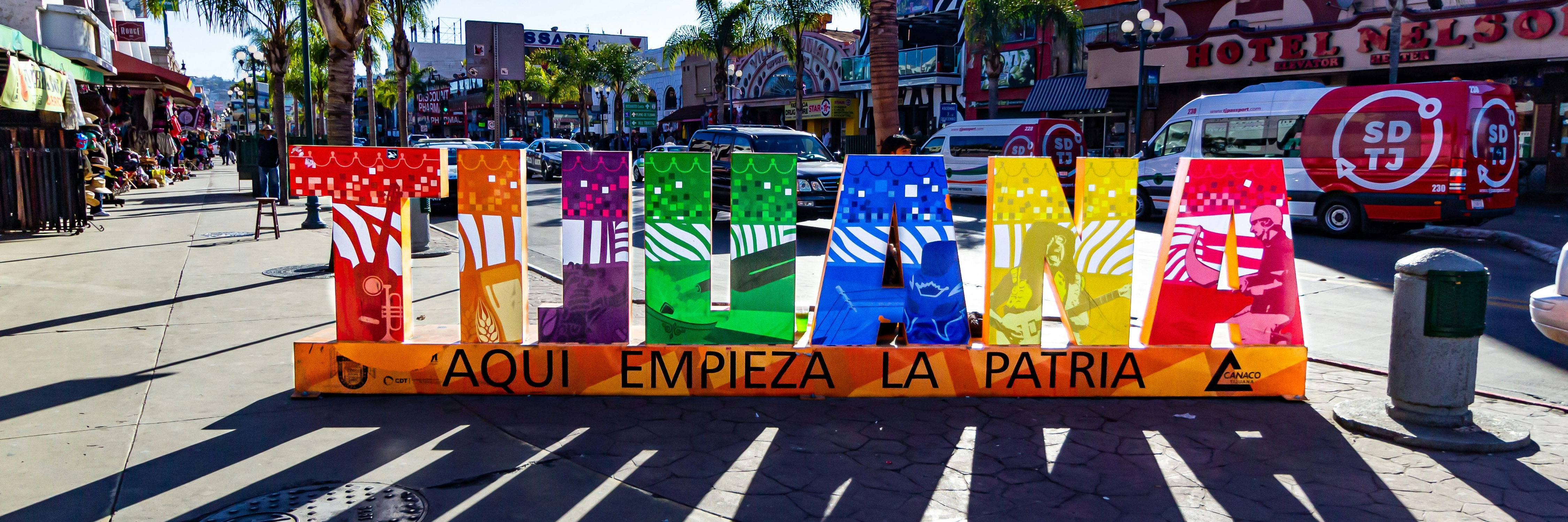 Vista calle de Tijuna por el día 