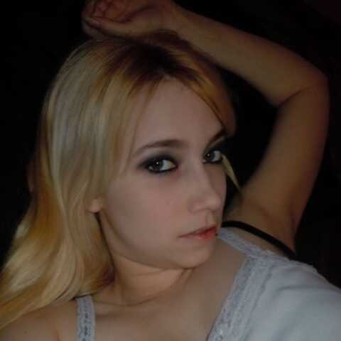 Zoe b
