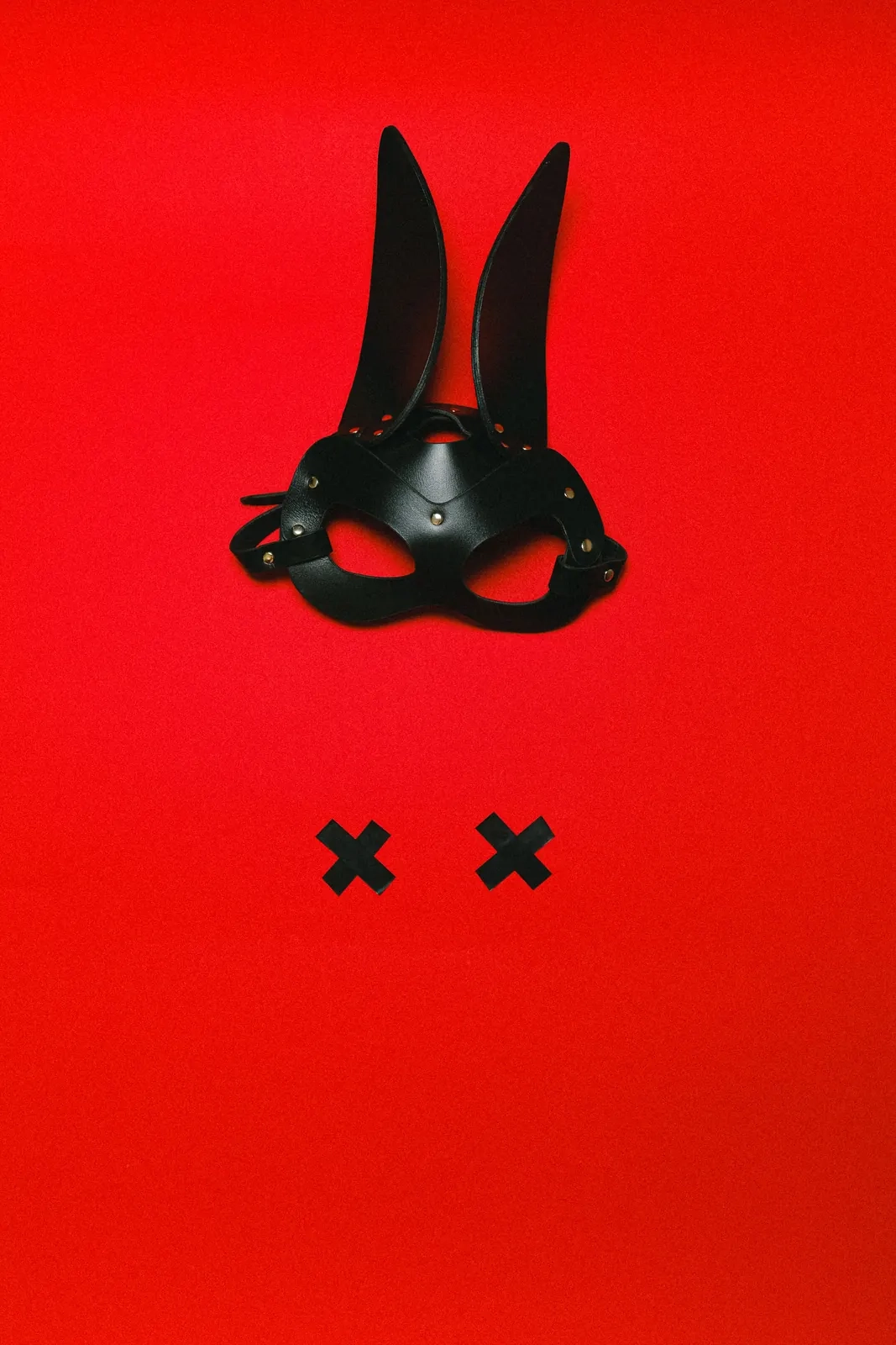 Illustrative stock portrait accompanying the chastity dating guide for Canada