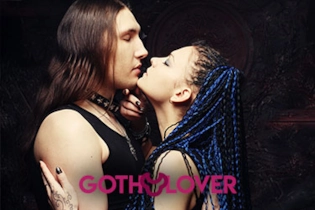 Gothic singles connecting through online chat on GOTHLover.com