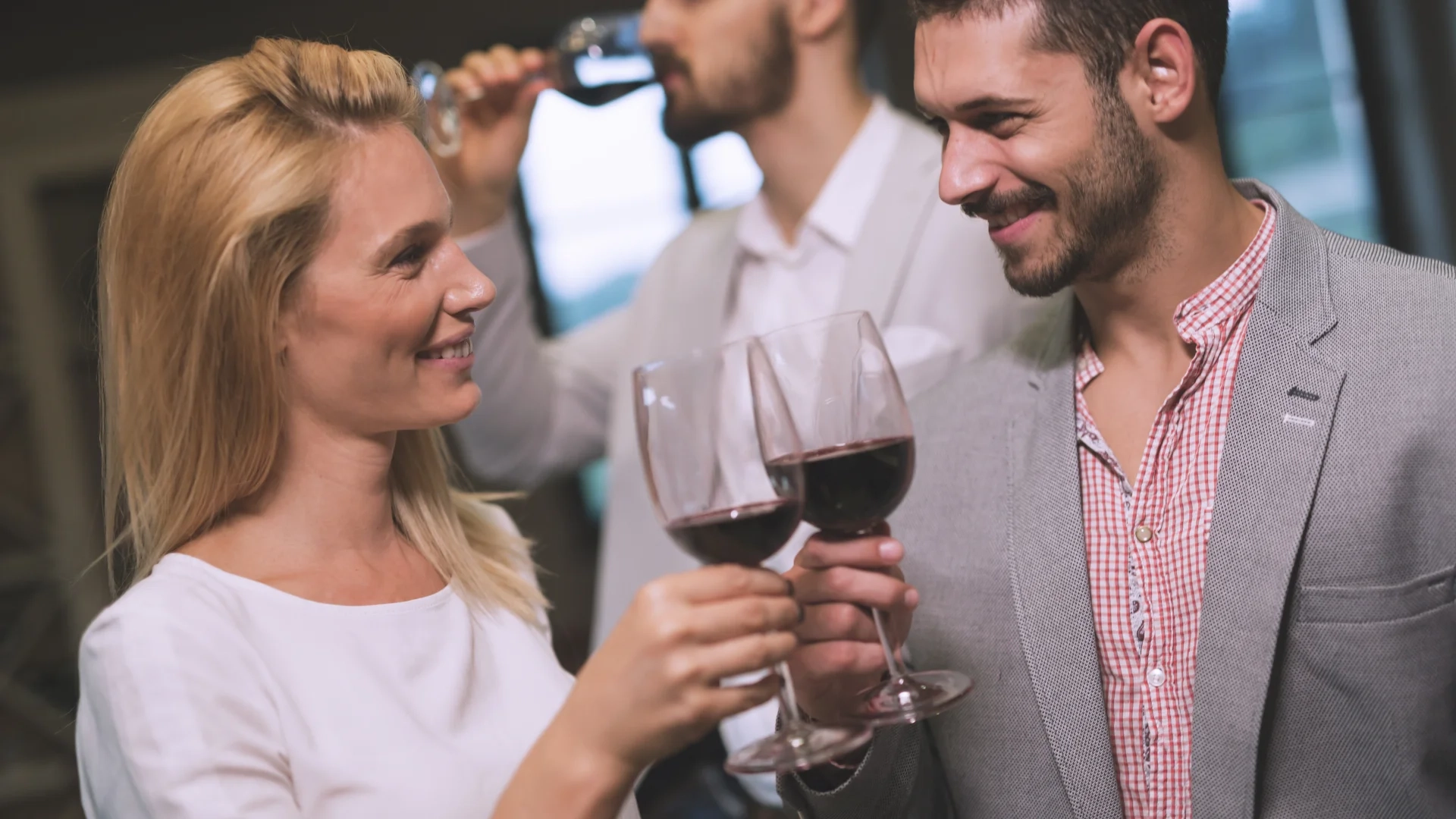 What to Expect When You First Join a Swinger Site