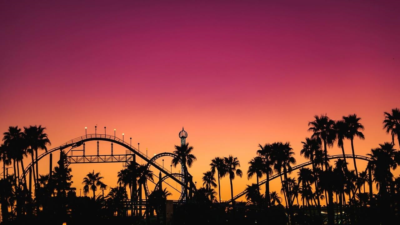 Palmeras y atardecer de California, símbolo de su escena swinger latina