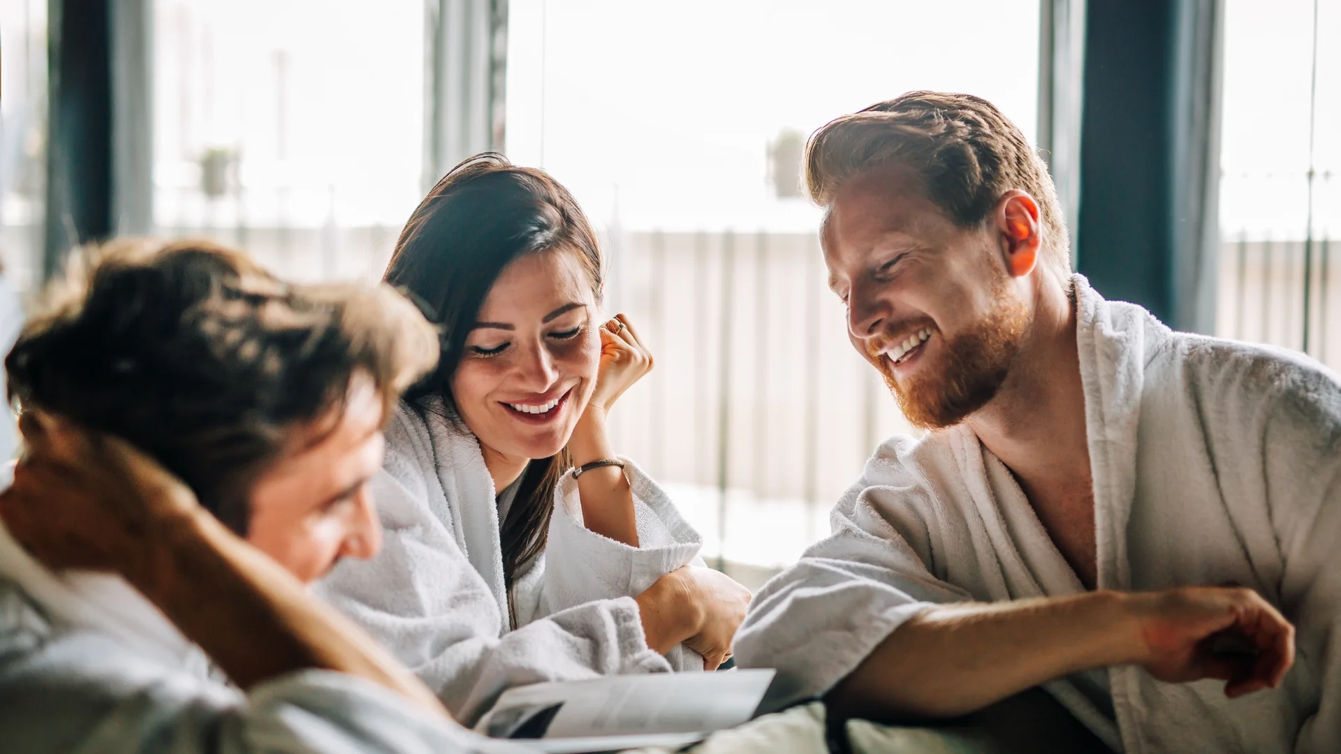 Best Apps for Couples Looking to Swing