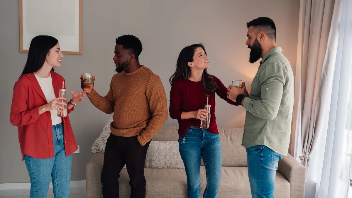 What Information Should You Share When Contacting Swingers Online?