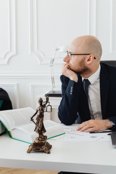 Illustrative photograph accompanying Dating Advice for Legal Professionals | Dating Legal