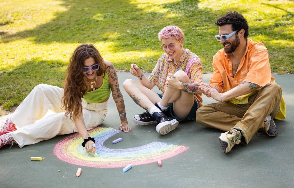 polyamory, threesome sex, throuple relationship