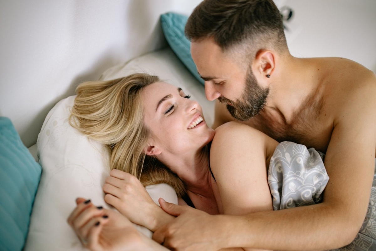 Illustrative photo for comparing ENM Dating with Tinder