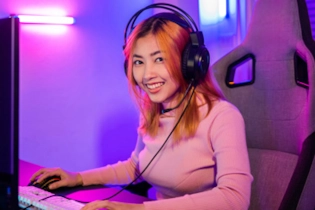 Hot Gamer Girl