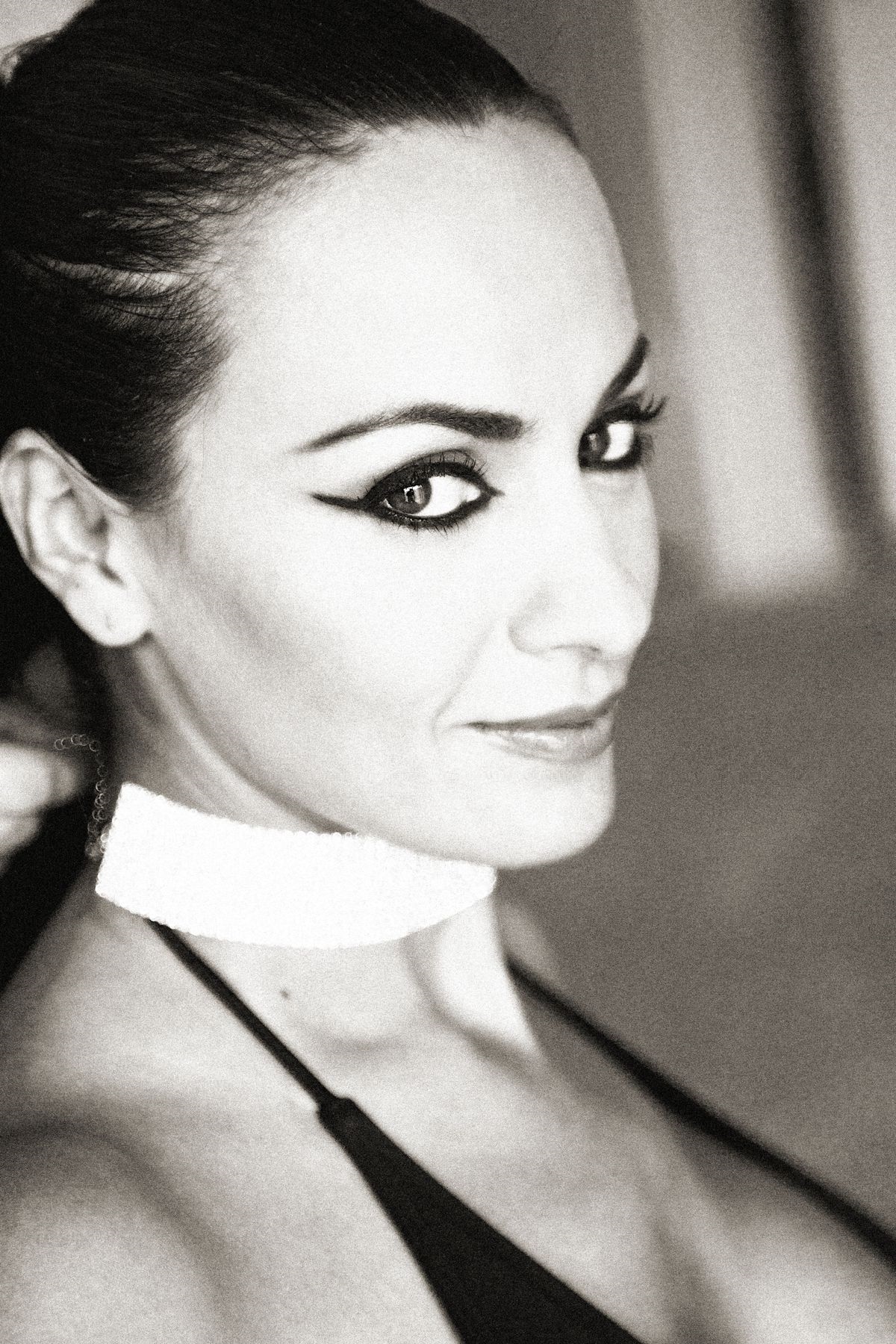 Black and white portrait of a woman wearing a white collar