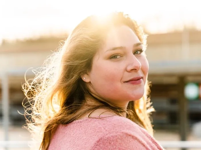 A Curvalicious member smiling, an example of a confident dating profile photo