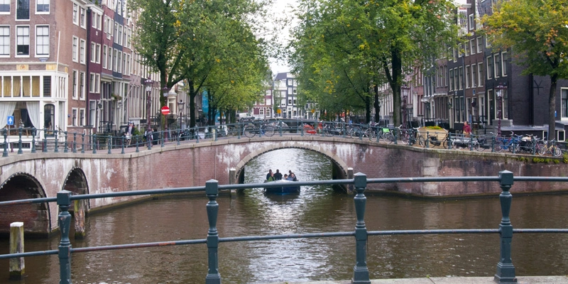 Europe expat dating guide