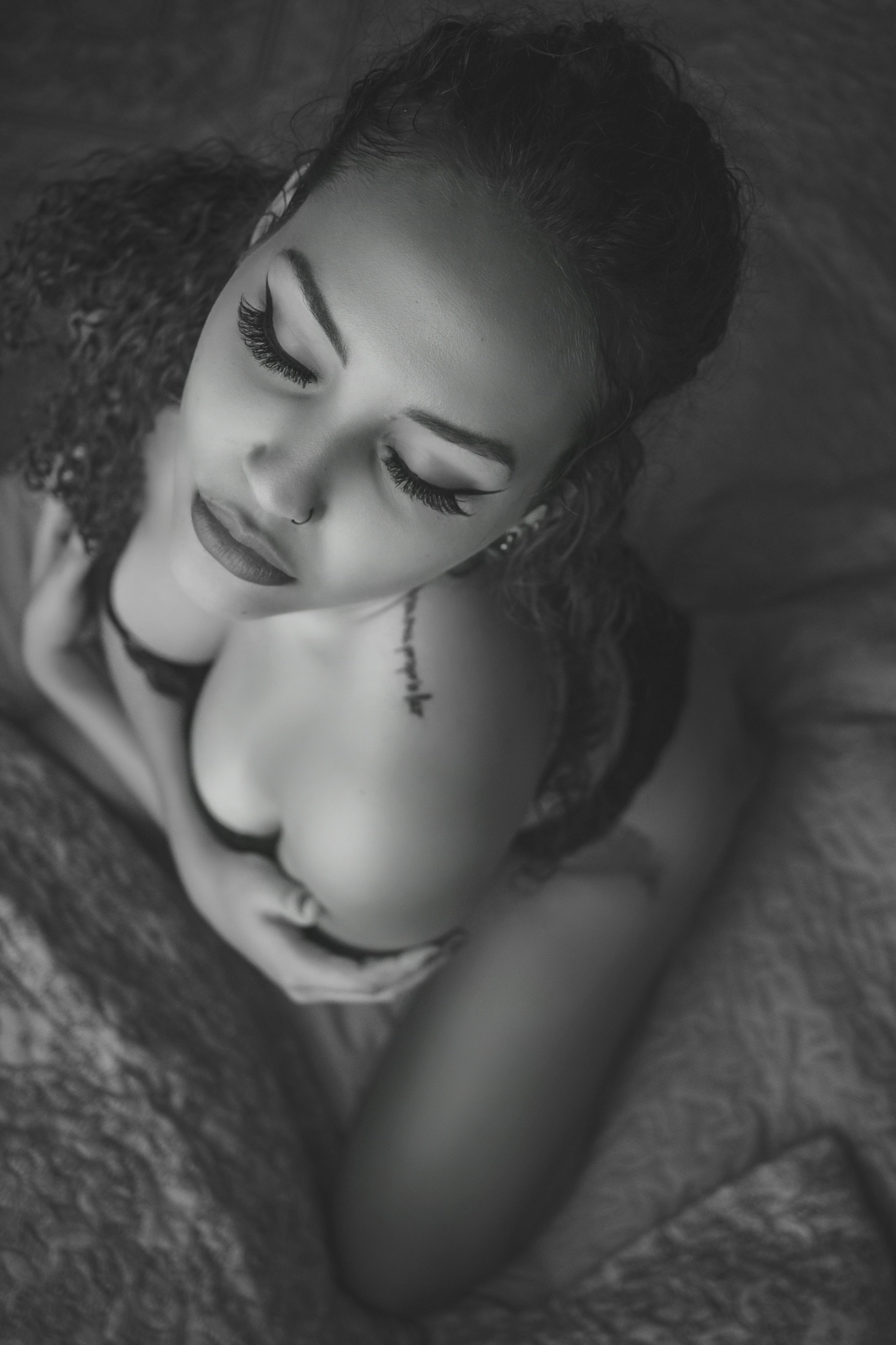 Retrato íntimo en blanco y negro
