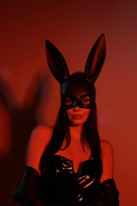 Illustrative stock photo of an adult model for first pegging date: consent, boundaries and safety