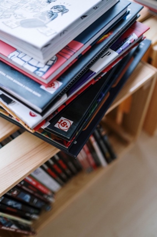 Illustrative comic-themed photograph for dating in Canada