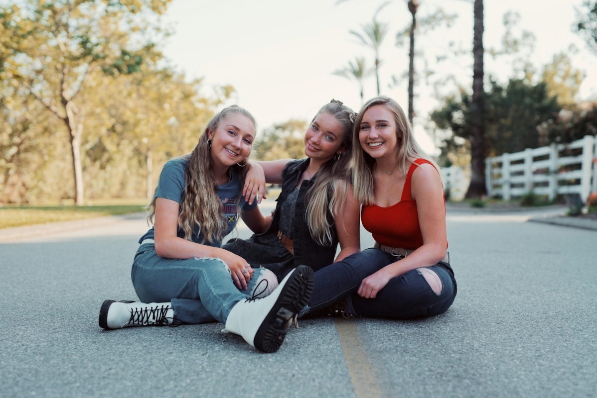 three girls, polyamorous relationship
