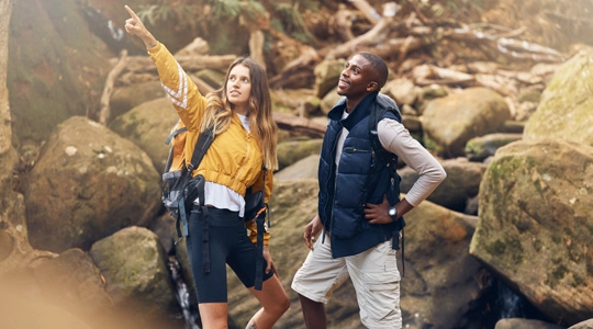 Trail runners and outdoor enthusiasts connecting